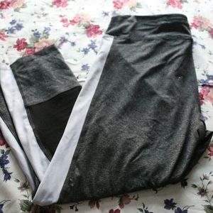 NWOT 3/4 length workout leggings🌼